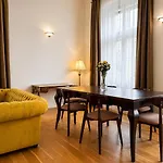 Boutique Le Theatre Apartment *