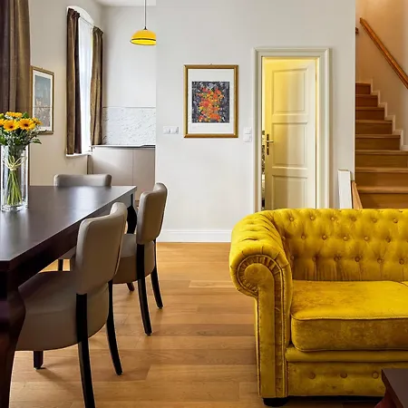 Le Theatre Apartment *